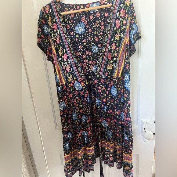 Cupshe Wrap dress, vneck with ruffled bottom - Picture 2 of 6